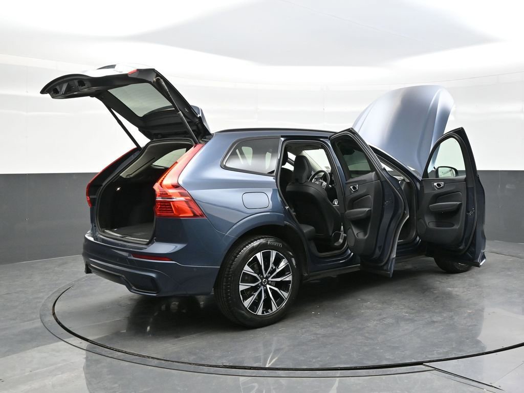 Used 2025 Volvo XC60 B5 Plus AWD/4WD image 39