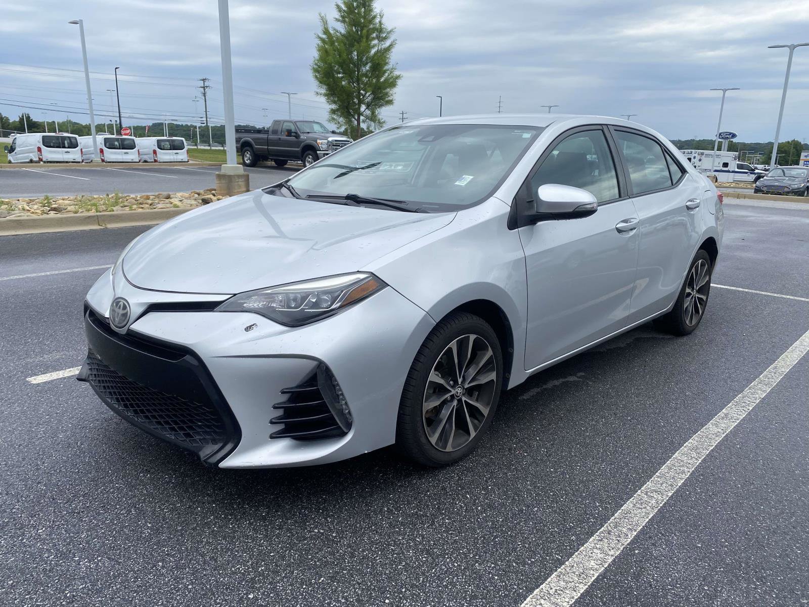 Used 2017 Toyota Corolla SE FWD image 3