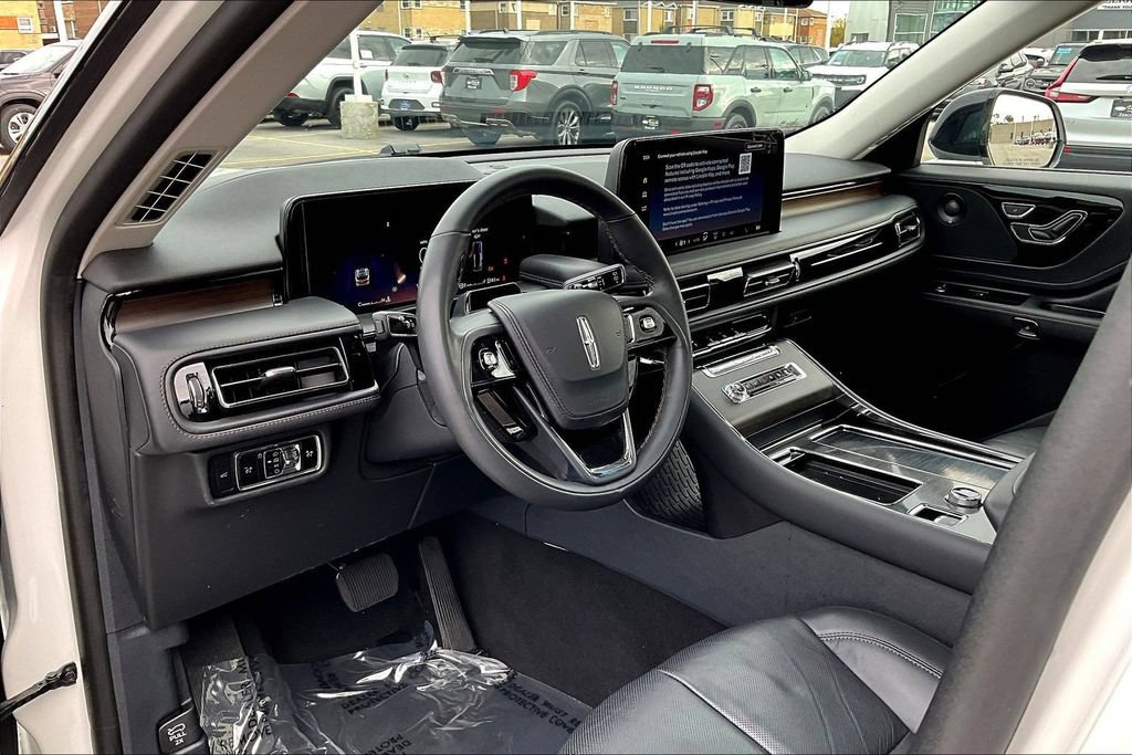 Used 2025 Lincoln Aviator Reserve w/ Jet Appearance Package AWD/4WD image 13
