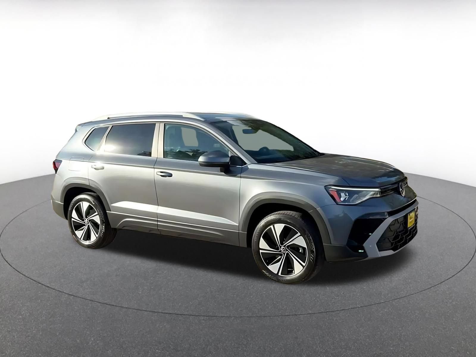 Used 2026 Volkswagen Taos SE AWD/4WD image 2