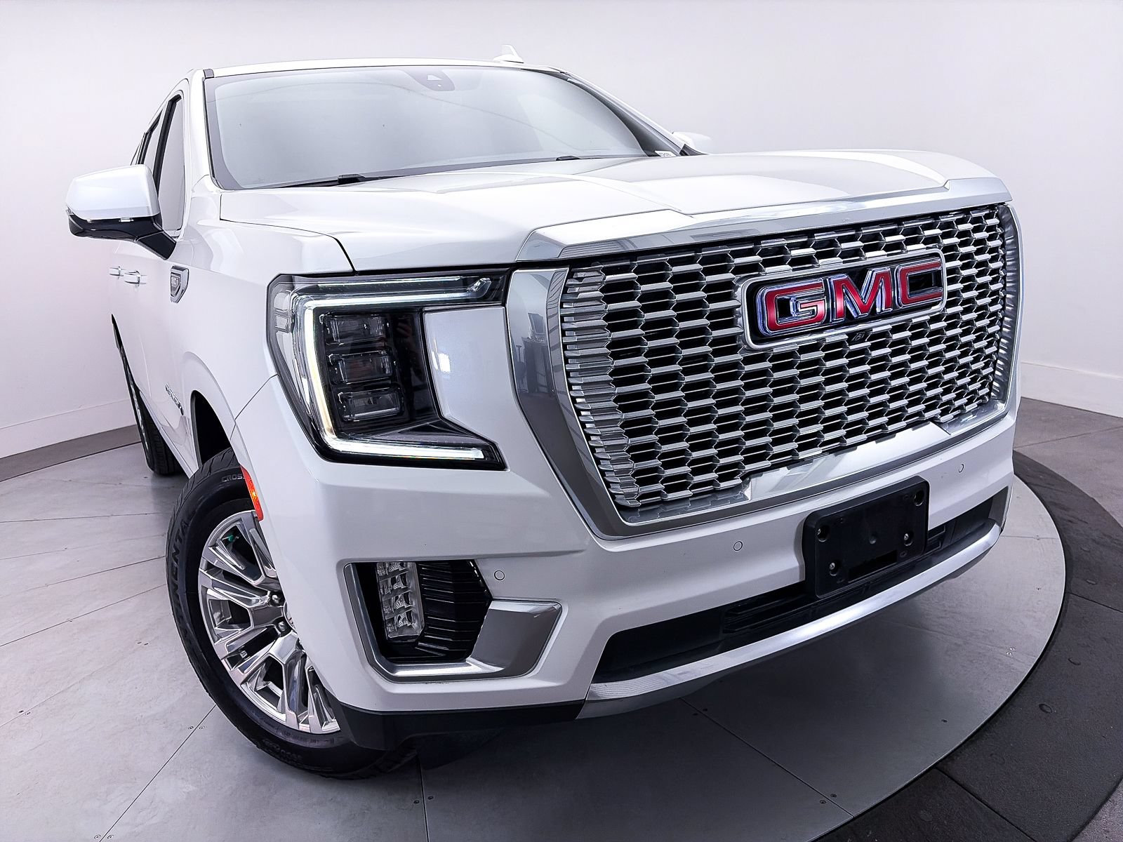 Used 2021 GMC Yukon XL Denali w/ Denali Ultimate Package RWD image 3