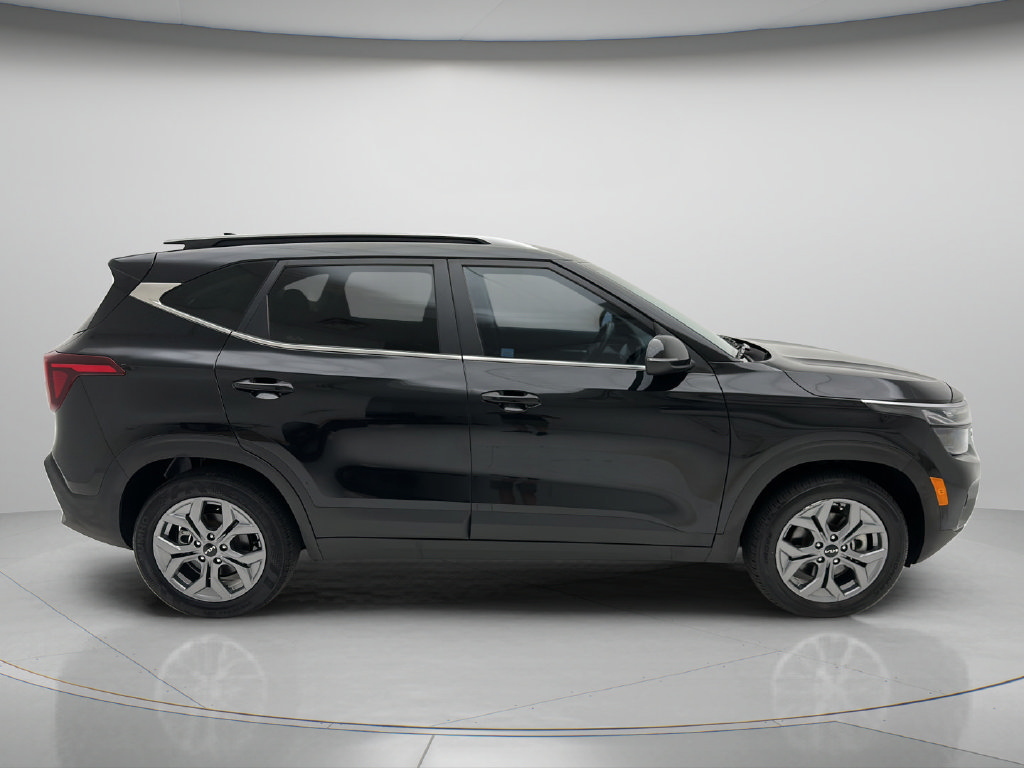 Used 2024 Kia Seltos S AWD/4WD image 3