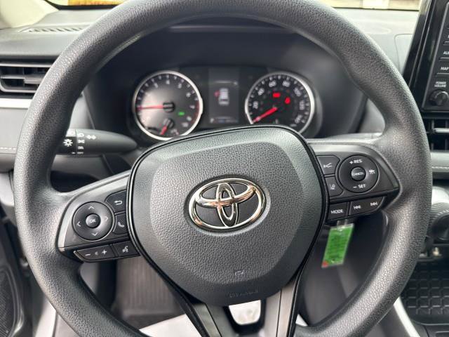Used 2022 Toyota RAV4 LE image 9