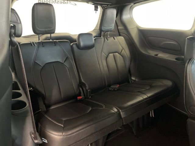 Used 2025 Chrysler Pacifica Select image 35