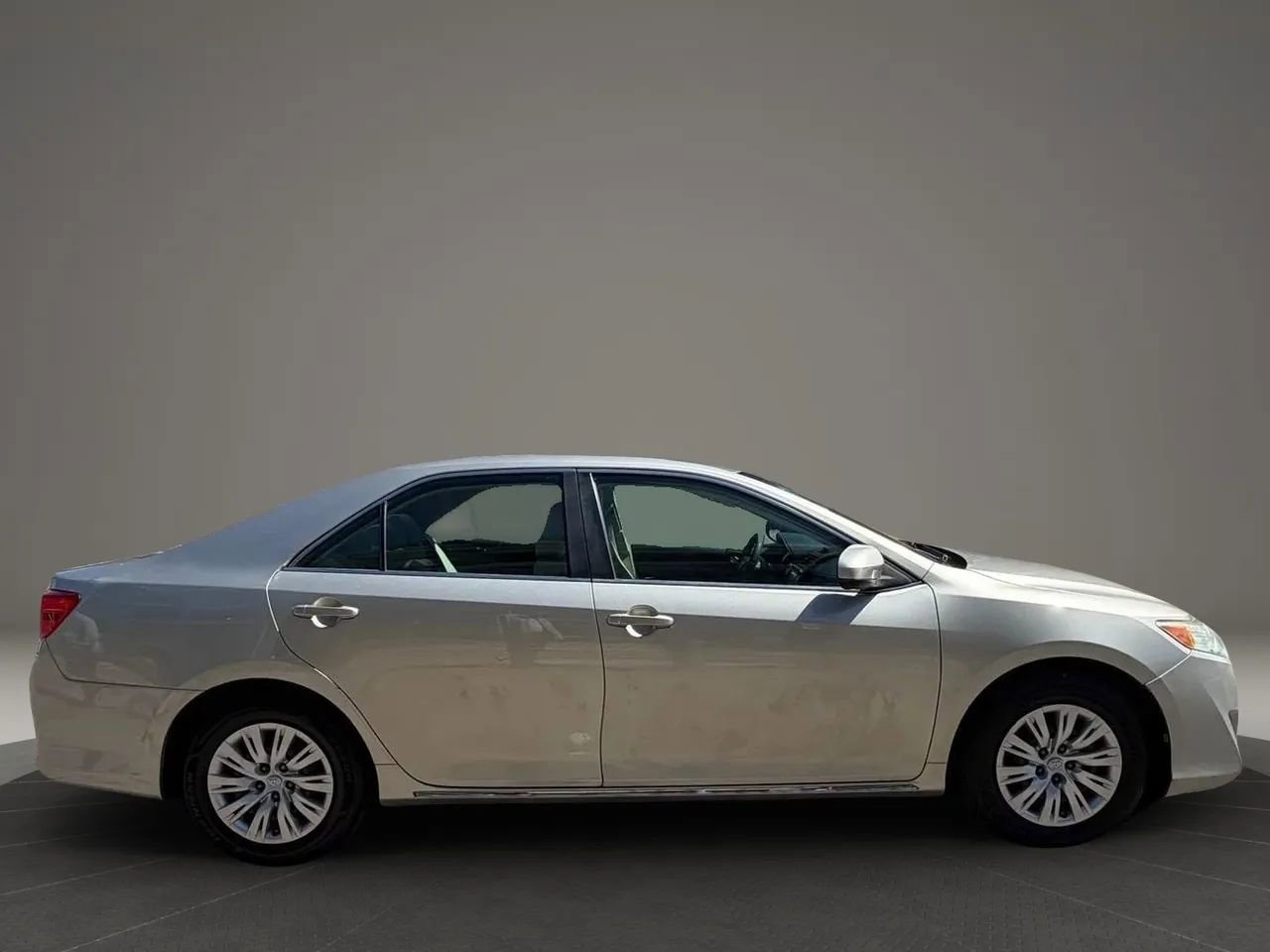 Used 2013 Toyota Camry LE image 4