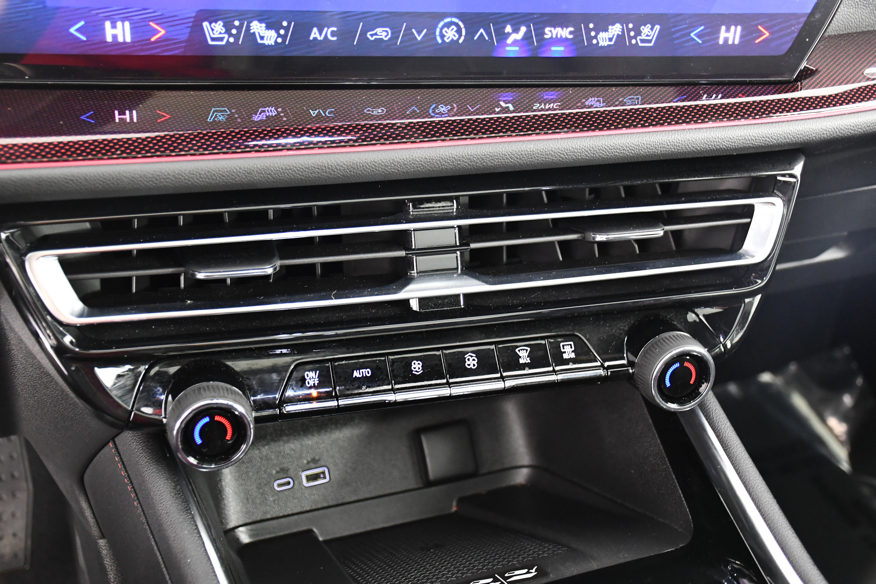 Used 2026 Chevrolet Traverse RS image 21