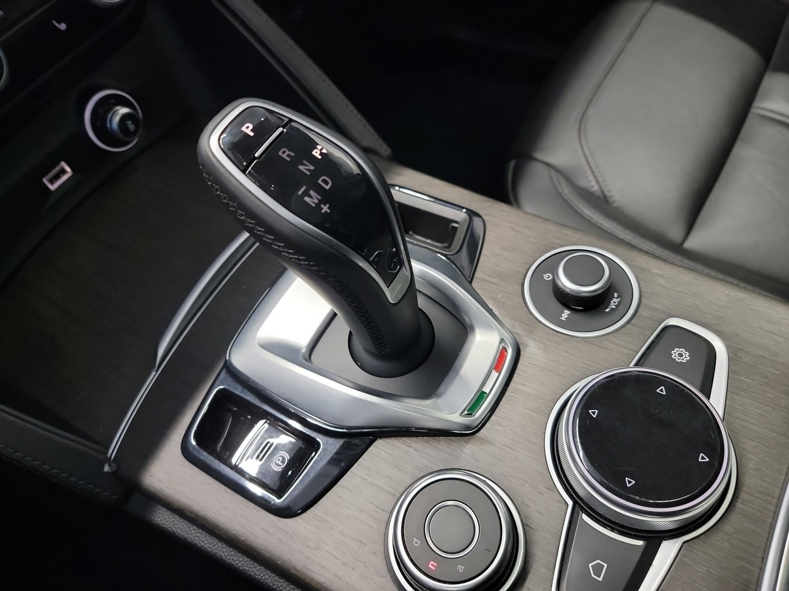 Used 2021 Alfa Romeo Stelvio Ti AWD/4WD image 27