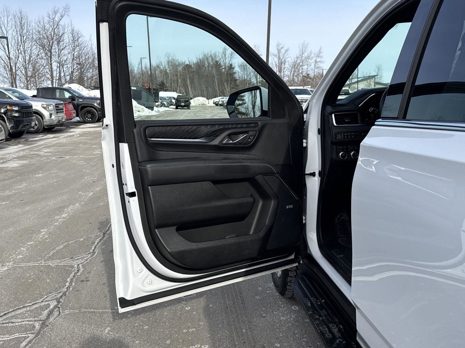 Used 2023 GMC Yukon Denali image 11