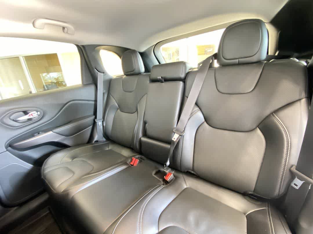 Used 2021 Jeep Cherokee Latitude Lux w/ Comfort/Convenience Group AWD/4WD image 24