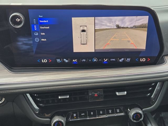 Used 2025 Chevrolet Suburban Premier image 17