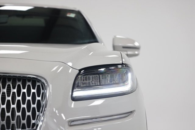 Used 2023 Lincoln Nautilus Reserve AWD/4WD image 3