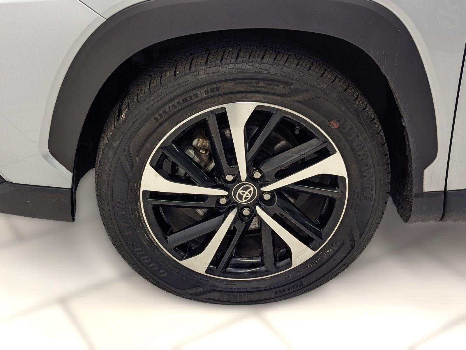 Used 2023 Toyota Corolla Cross XSE image 9