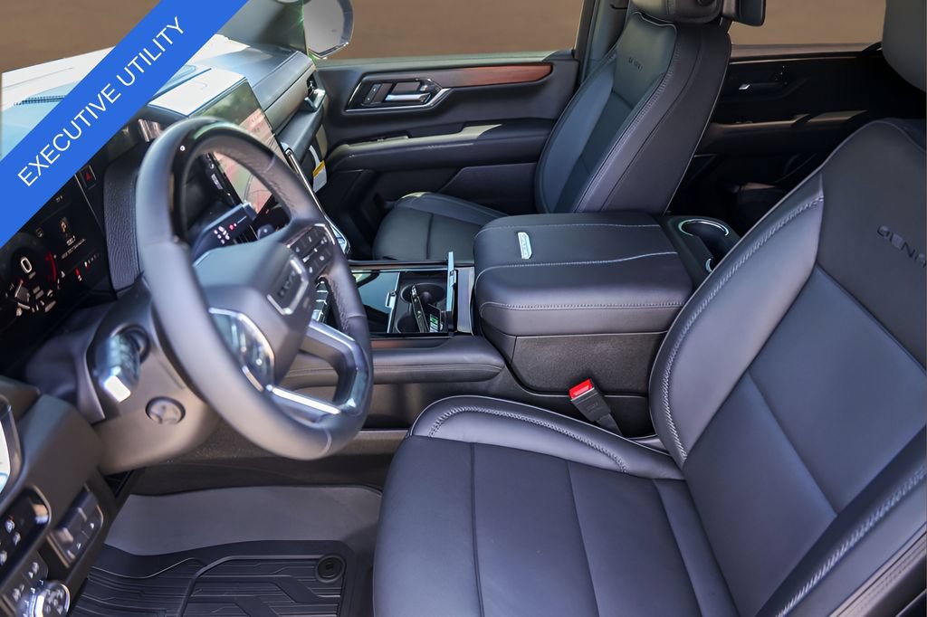 Used 2026 GMC Yukon XL Denali w/ Denali Reserve Package RWD image 9