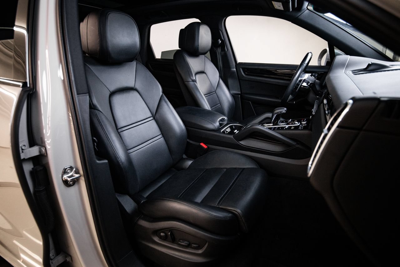 Certified 2023 Porsche Cayenne AWD/4WD image 29