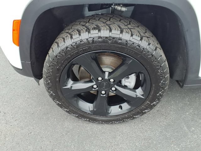 Used 2025 Jeep Grand Cherokee L Altitude AWD/4WD image 4