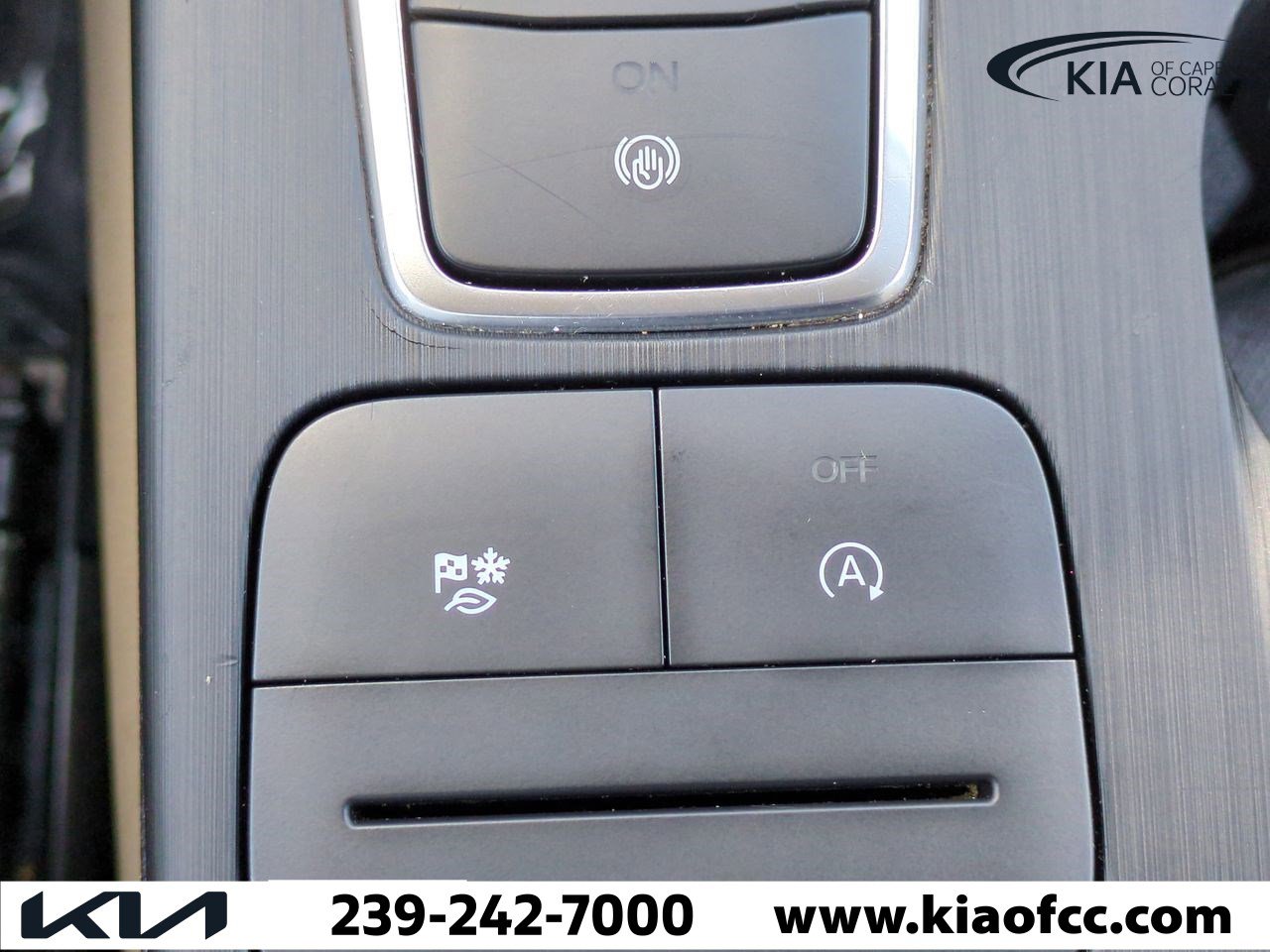 Used 2020 Ford Escape SE image 24