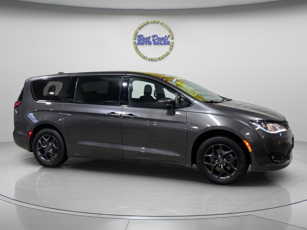 Used 2018 Chrysler Pacifica Touring Plus w/ S Appearance Package FWD image 7