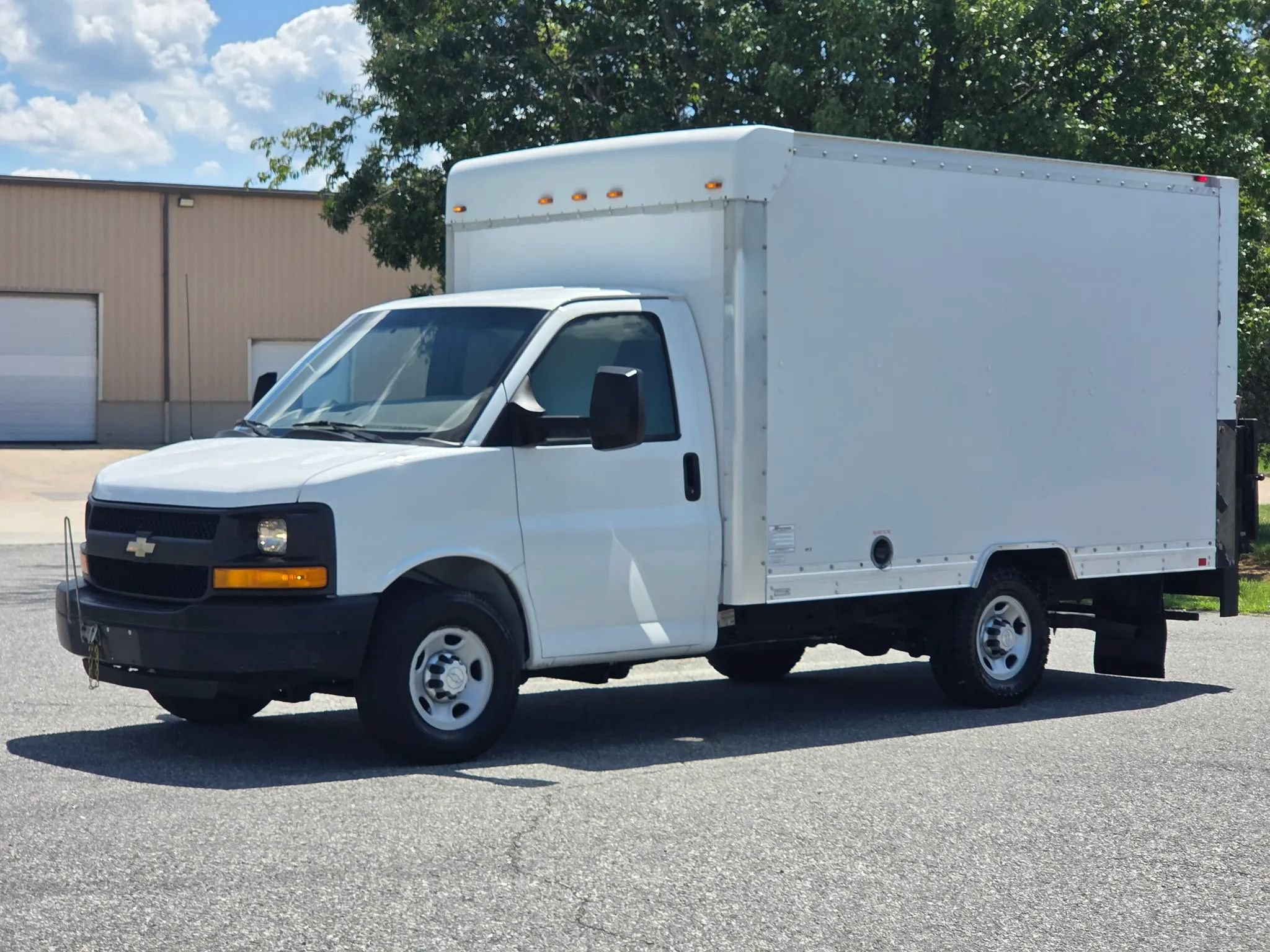 Used 2015 Chevrolet Express 3500 RWD image 2