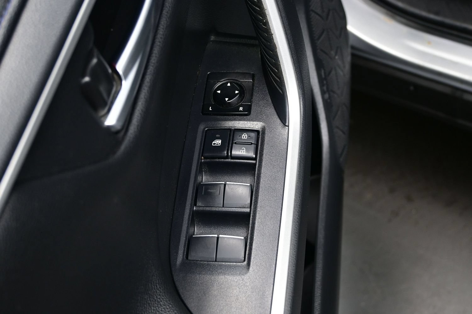 Used 2020 Toyota RAV4 XSE w/ XSE Grade Weather Package AWD/4WD image 10