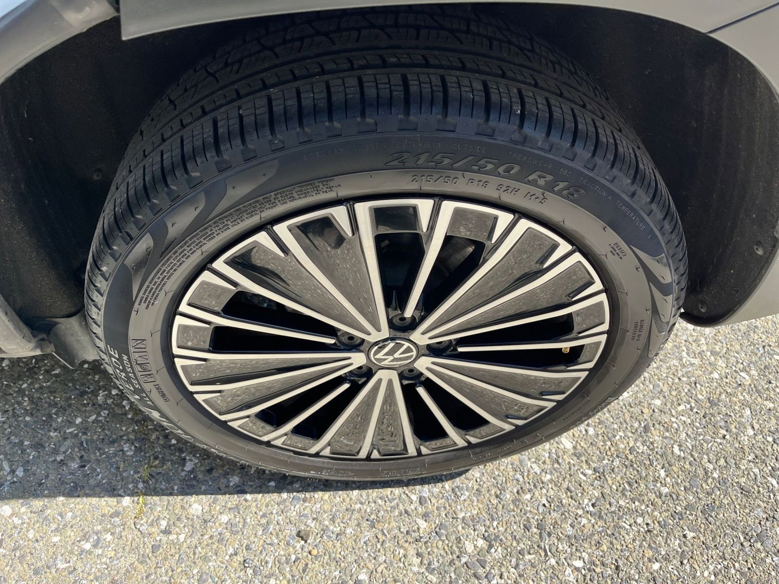 Used 2025 Volkswagen Taos SE FWD image 31