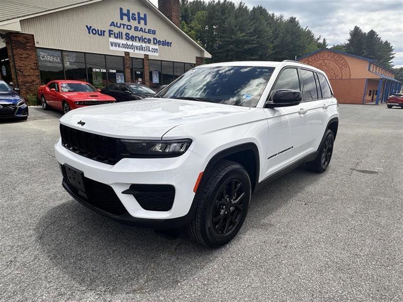 Used 2025 Jeep Grand Cherokee Altitude AWD/4WD image 1