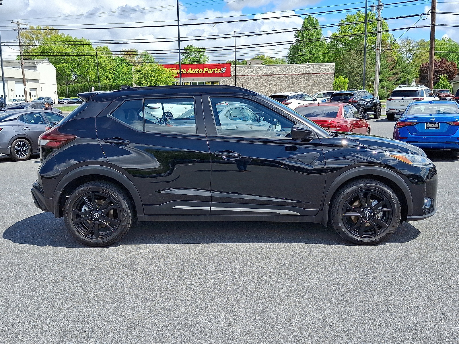 Certified 2023 Nissan Kicks SR w/ SR Premium Package FWD image 9