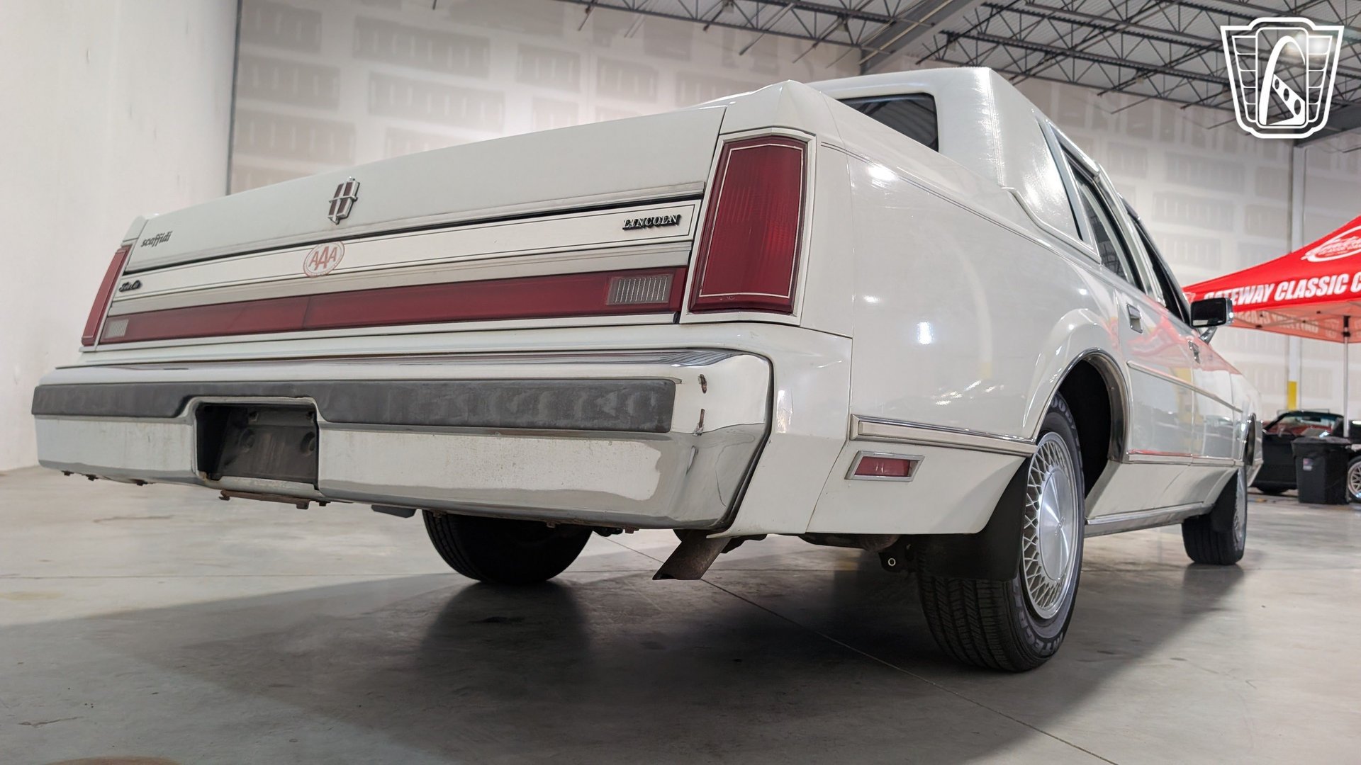 Used 1988 Lincoln Town Car RWD image 13