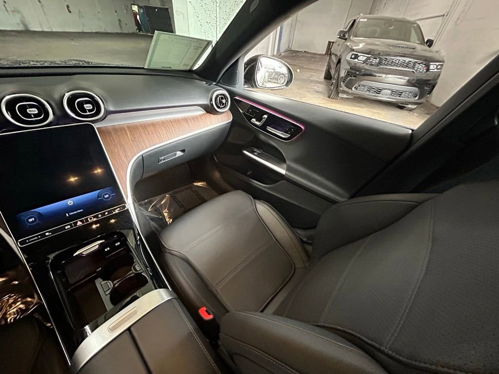 Used 2025 Mercedes-Benz C 300 4MATIC Sedan image 11
