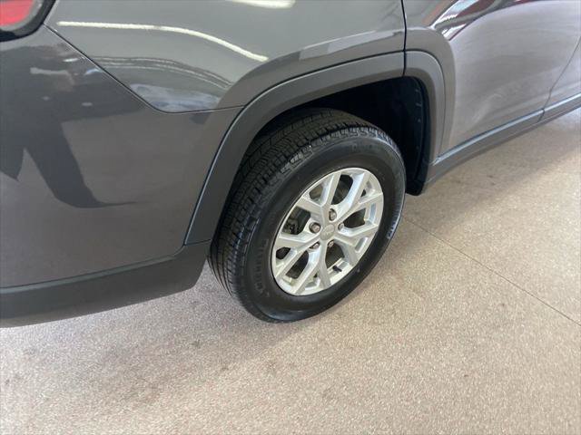 Certified 2023 Jeep Grand Cherokee L Limited AWD/4WD image 17