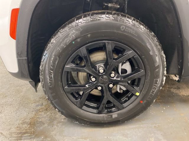 Used 2026 Jeep Grand Cherokee Laredo AWD/4WD image 30