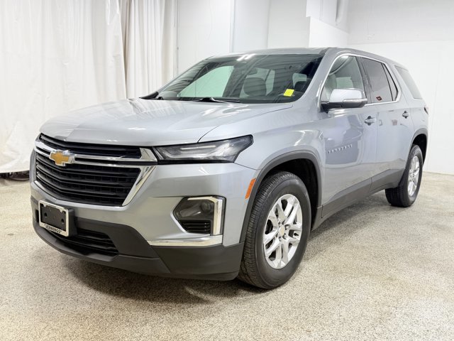 Used 2023 Chevrolet Traverse LS w/ Safety Package AWD/4WD image 3