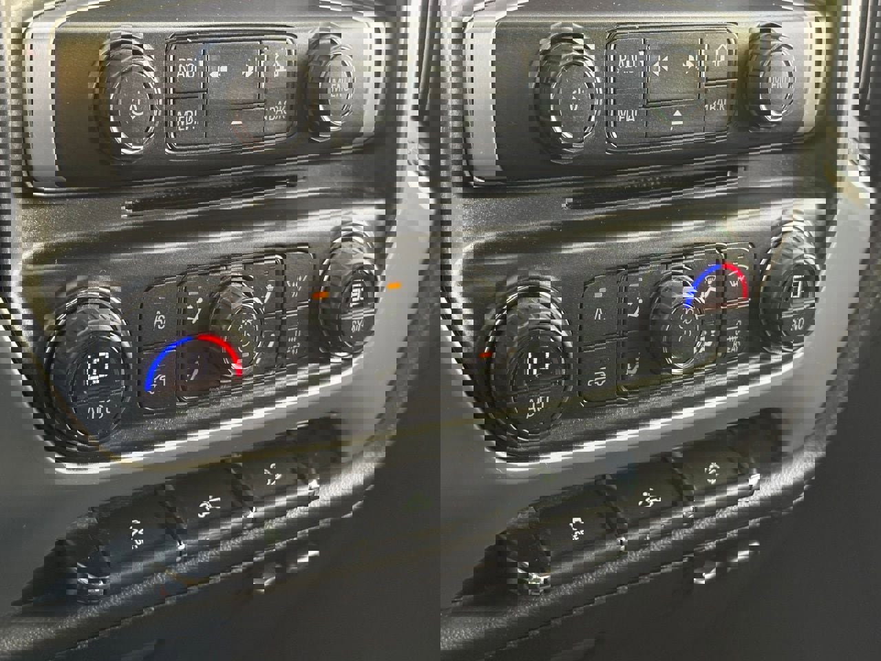 Used 2015 GMC Sierra 1500 SLE w/ SLE Value Package AWD/4WD image 15