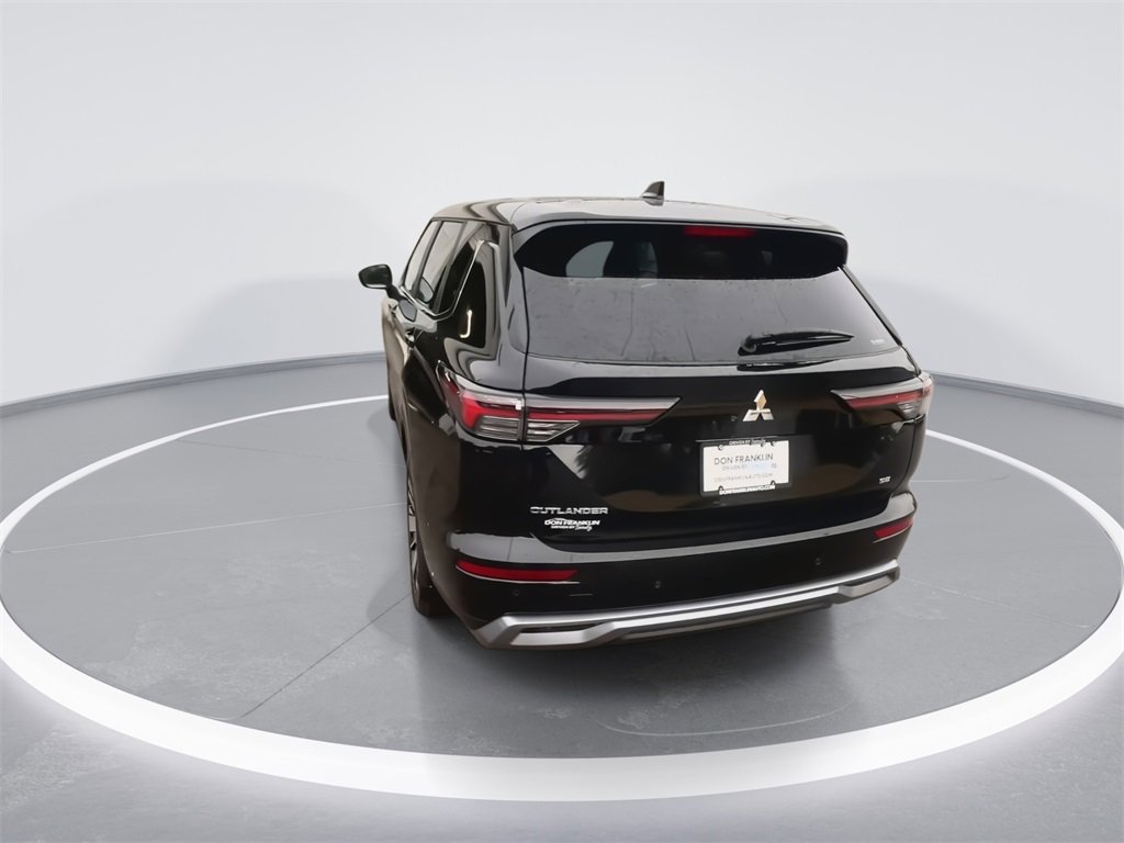 New 2025 Mitsubishi Outlander SE image 7