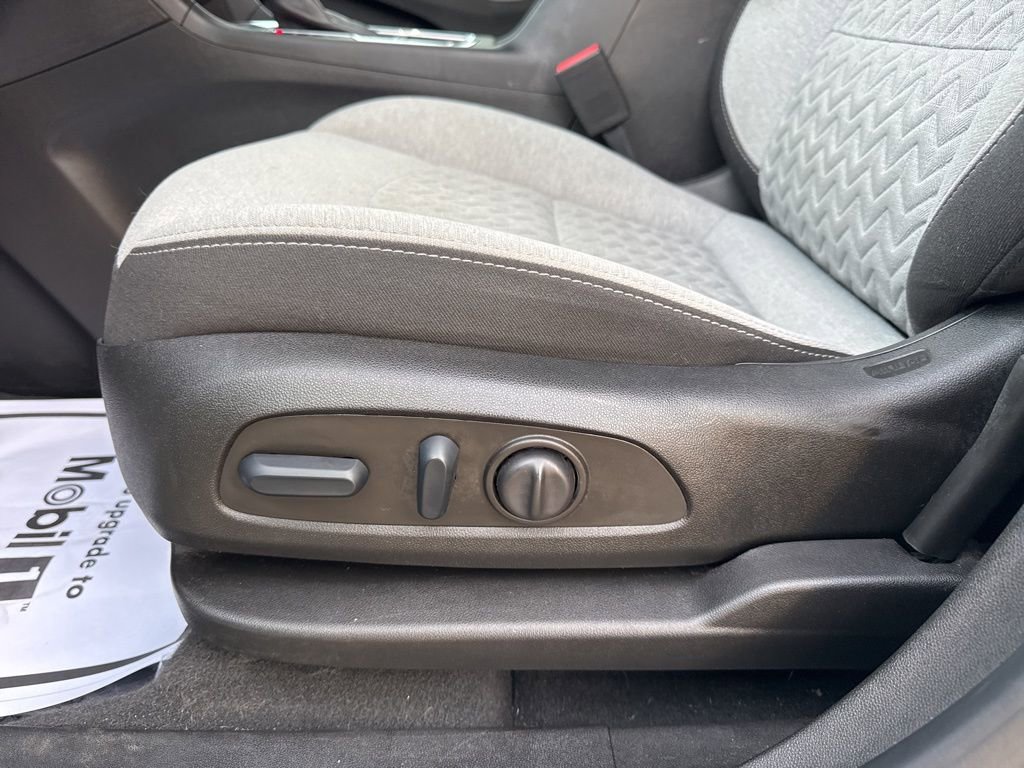 Used 2022 Chevrolet Equinox LT w/ Driver Convenience Package image 15