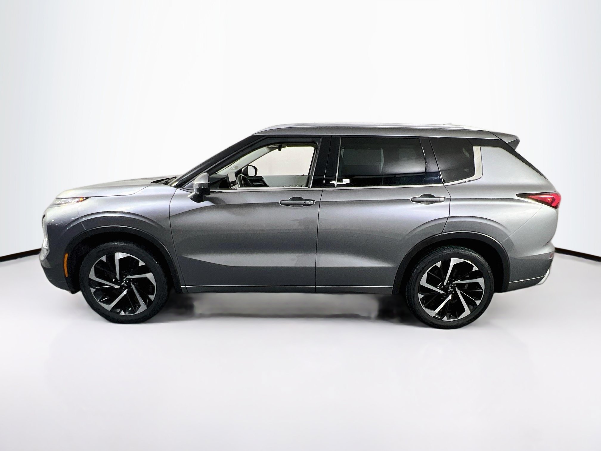 Used 2023 Mitsubishi Outlander SEL AWD/4WD image 8