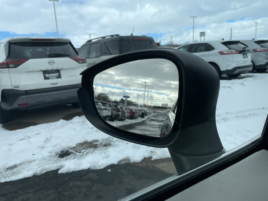 Used 2021 Chrysler Voyager Lxi image 39