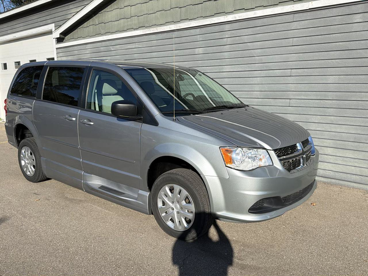 Used 2016 Dodge Grand Caravan SE w/ Quick Order Package 29E SE FWD image 10