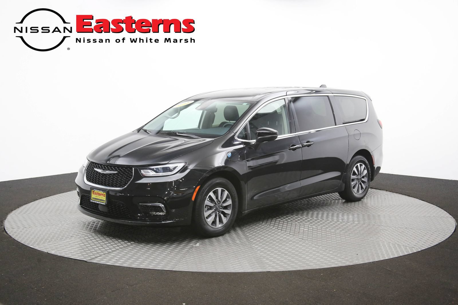 Used 2023 Chrysler Pacifica Touring-L FWD image 58
