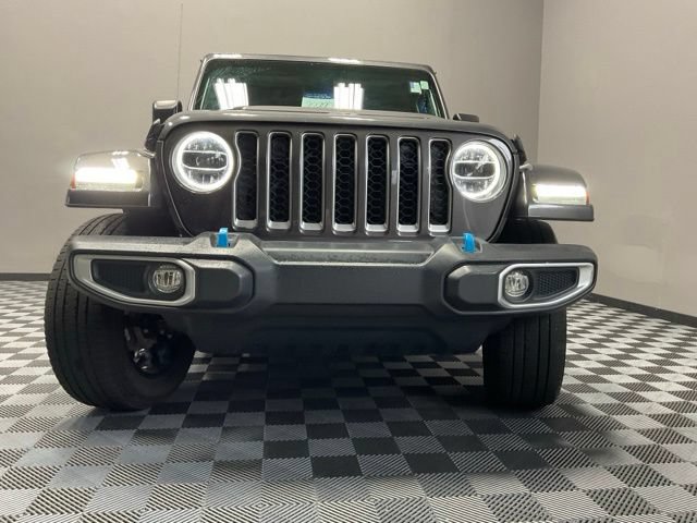 Used 2022 Jeep Wrangler Unlimited Sahara w/ Cold Weather Group AWD/4WD image 3