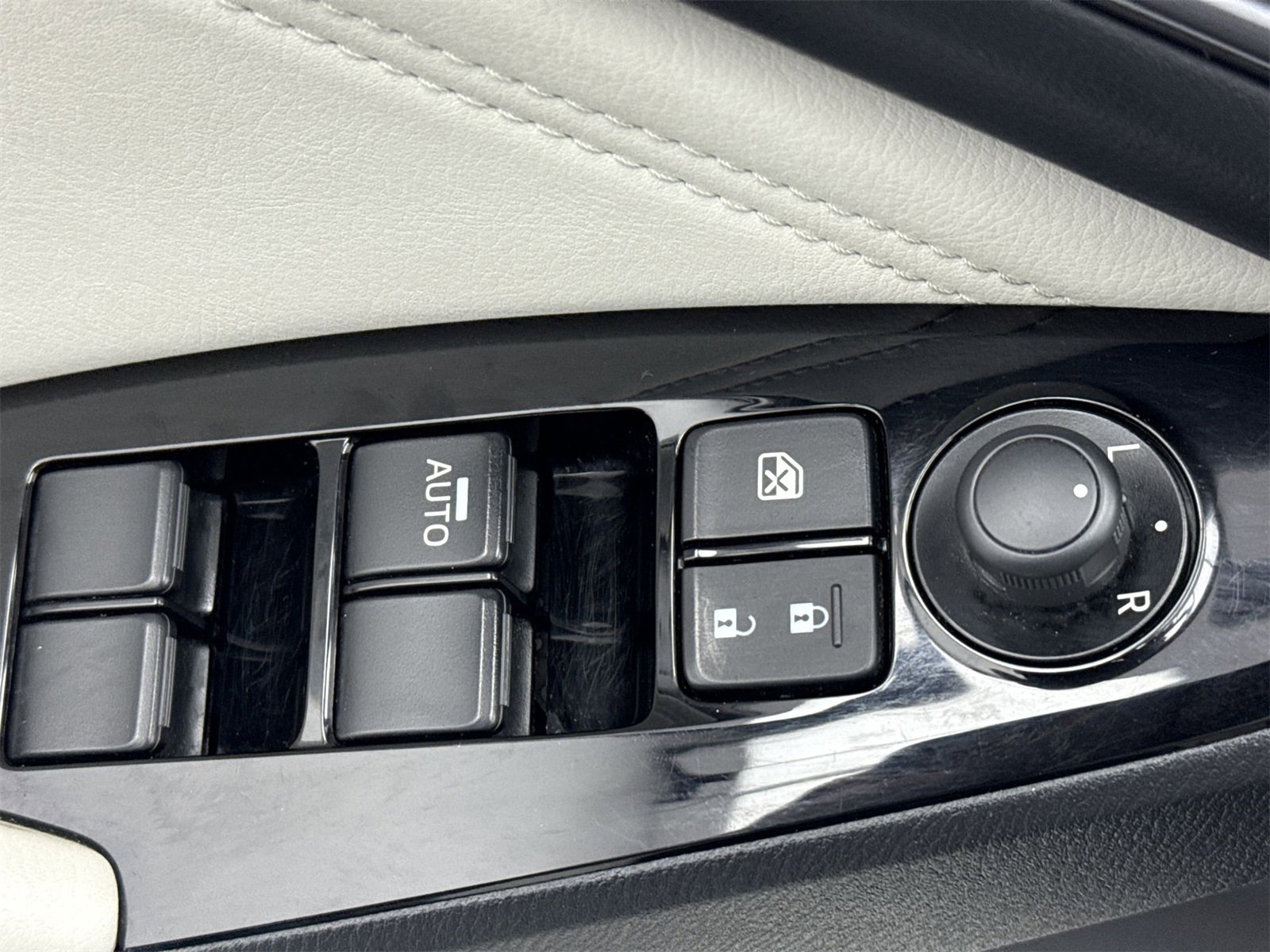 Used 2018 MAZDA MAZDA3 Grand Touring image 18