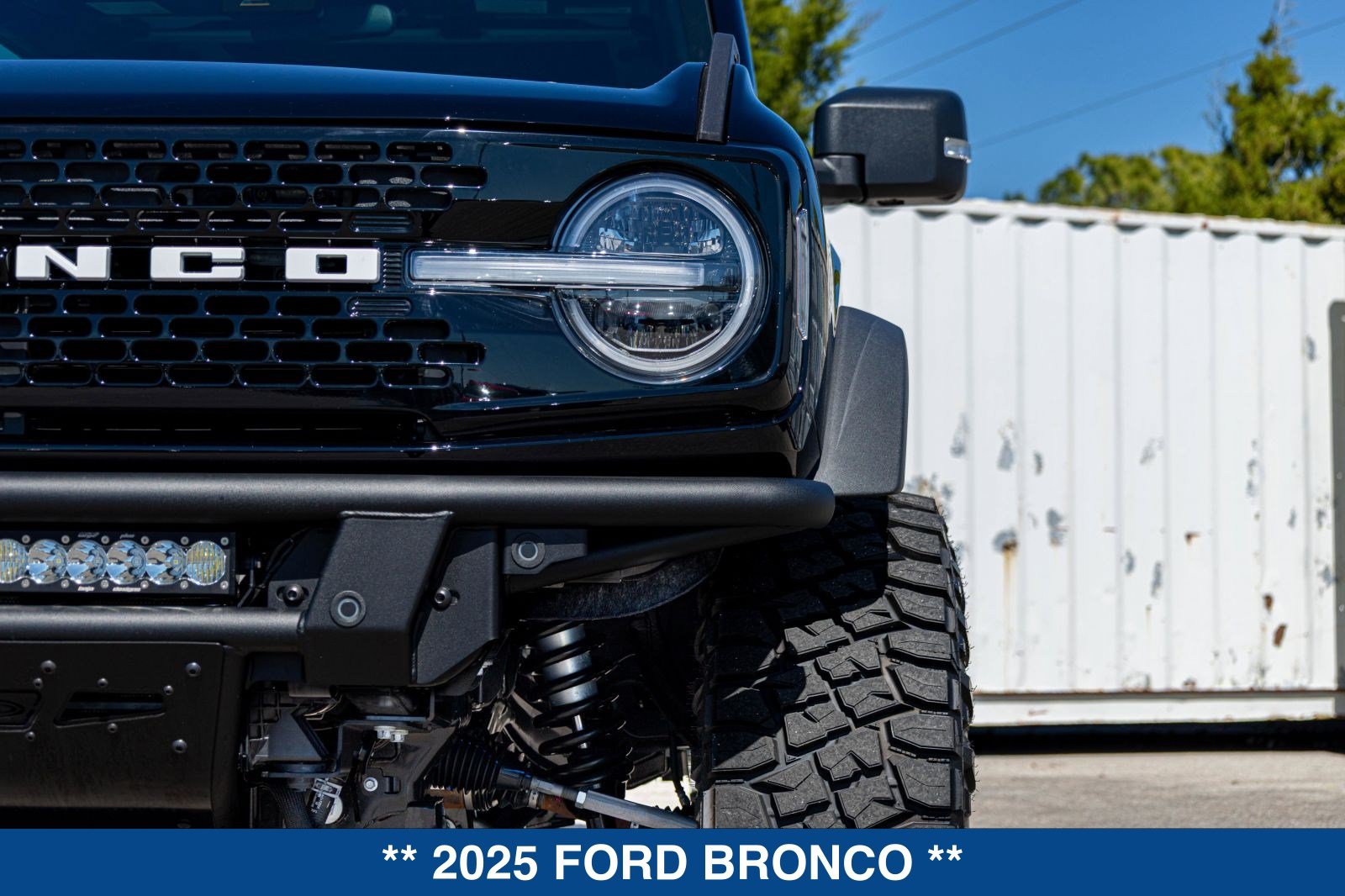 Used 2025 Ford Bronco Badlands AWD/4WD image 13