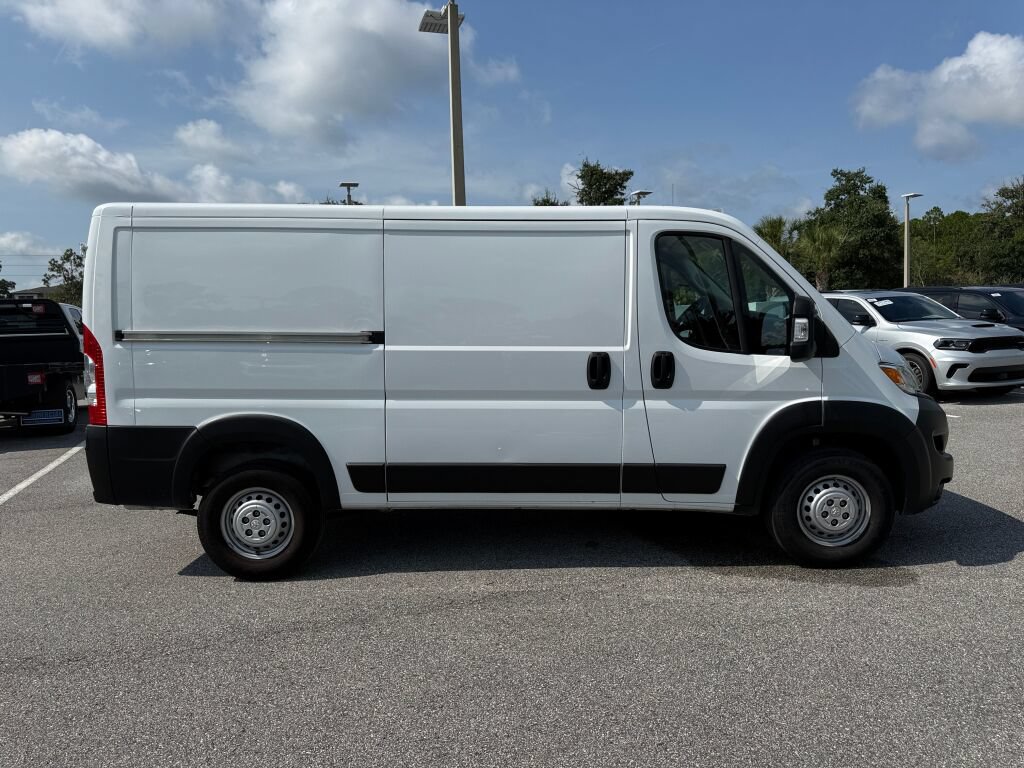 Used 2025 RAM ProMaster 2500 w/ Convenience Group FWD image 2