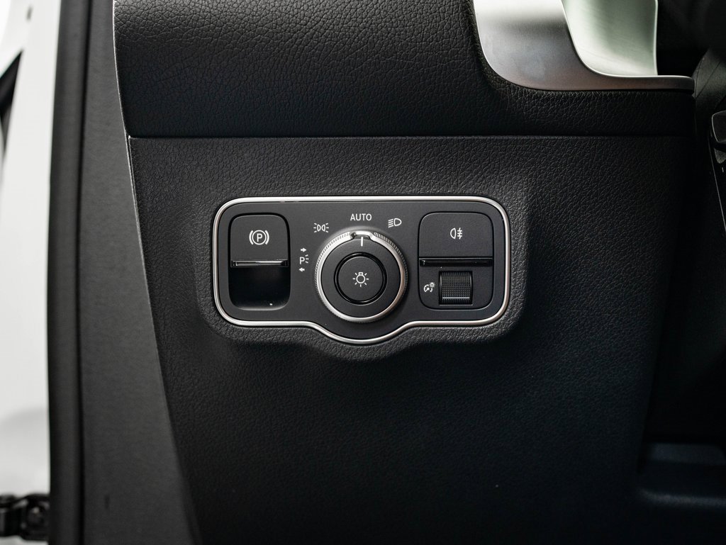 Certified 2023 Mercedes-Benz GLB 250 4MATIC image 41