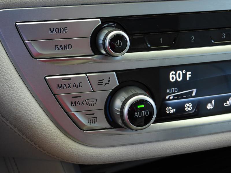 Used 2021 BMW 740i w/ Premium Package image 77