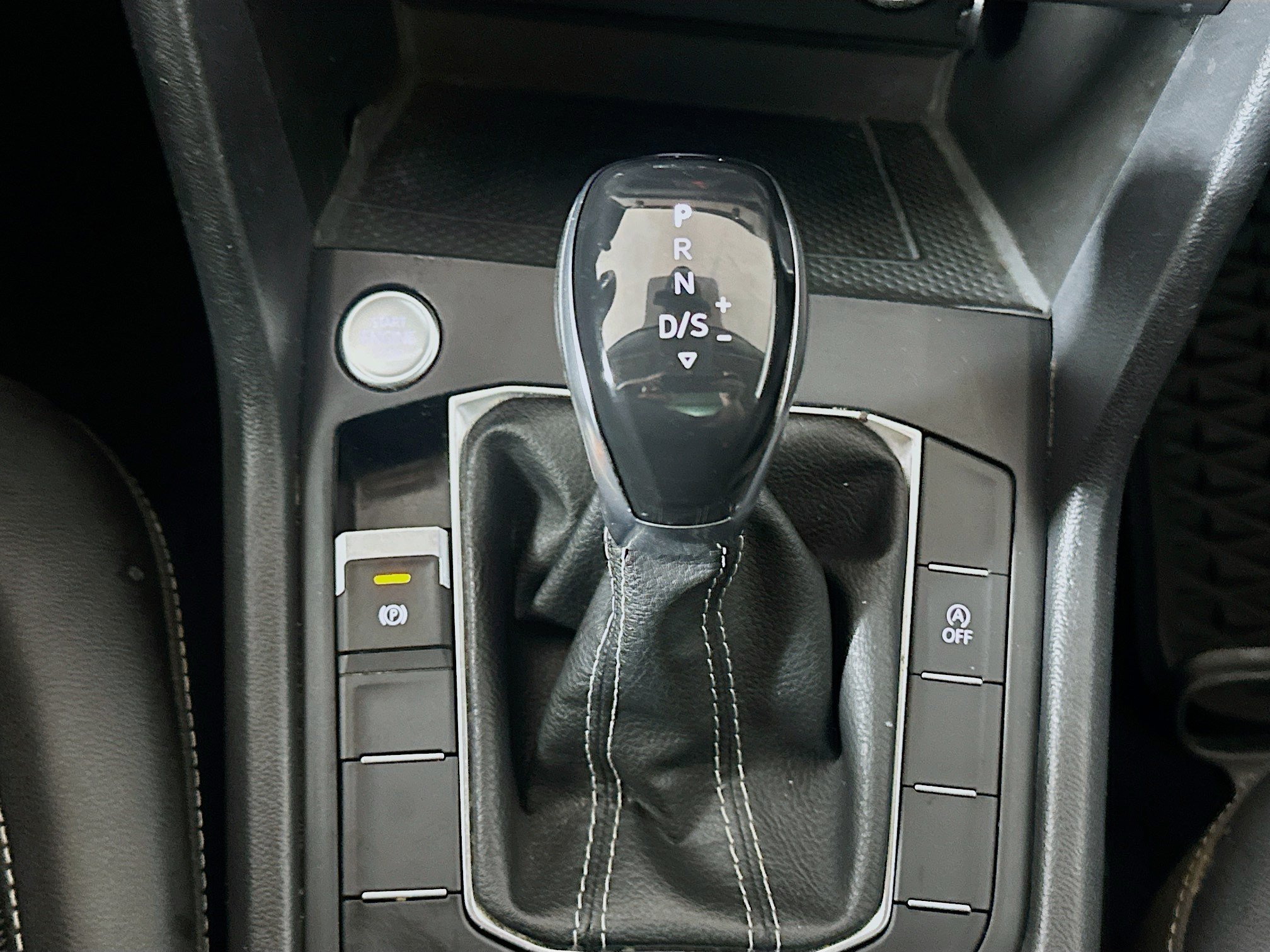 Used 2022 Volkswagen Taos SE w/ Panoramic Sunroof Package FWD image 25