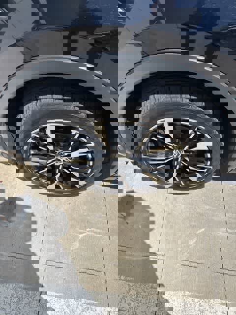 Certified 2022 Volkswagen Tiguan SEL R-Line image 9