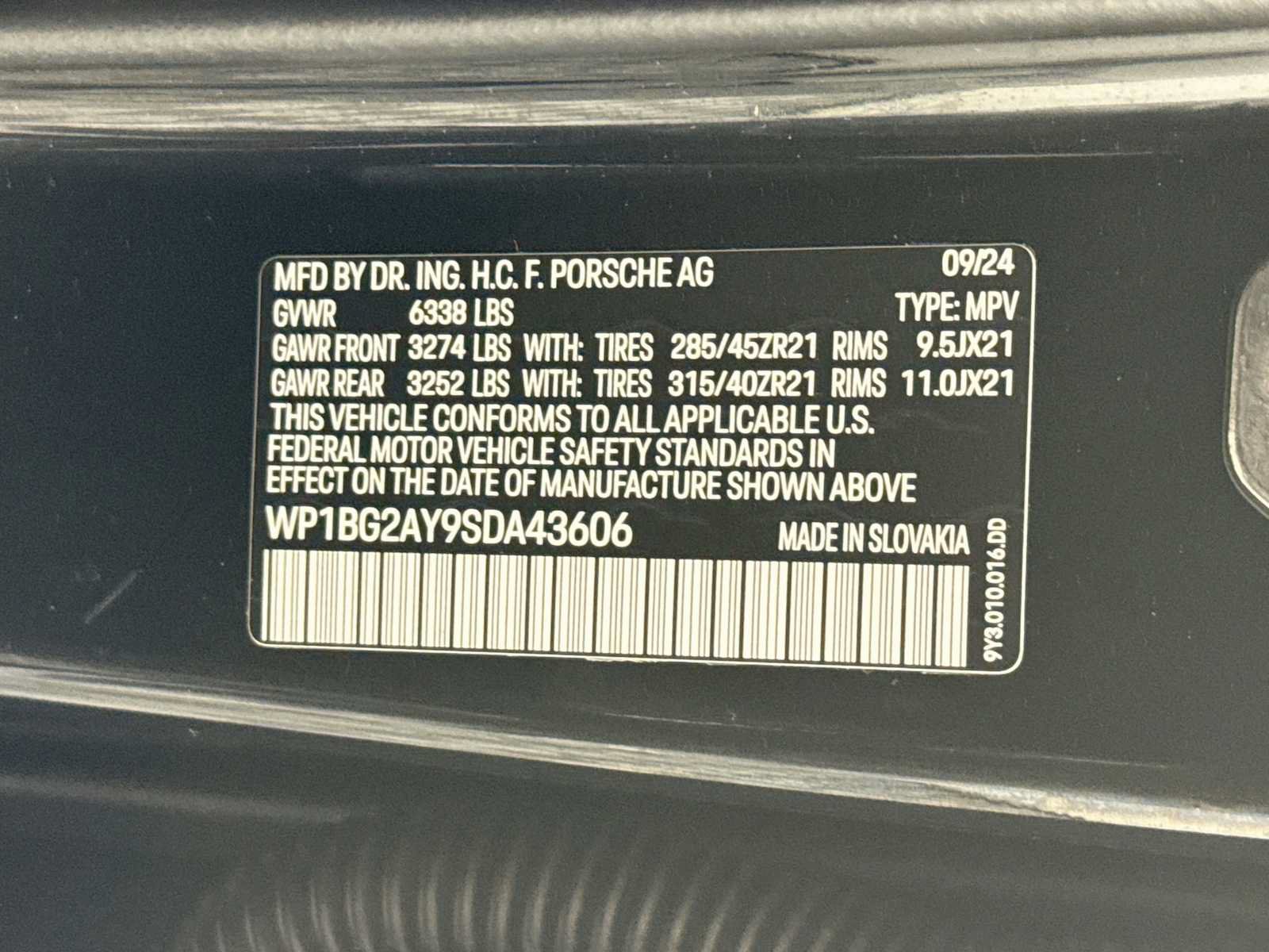 Used 2025 Porsche Cayenne GTS AWD/4WD image 34