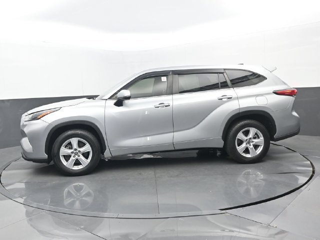 Used 2023 Toyota Highlander L FWD image 21