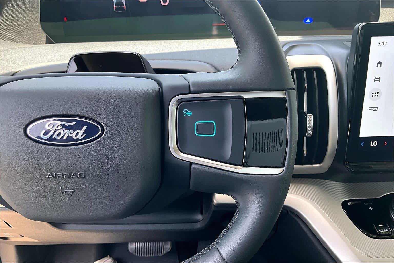 Used 2025 Ford Expedition Active AWD/4WD image 24