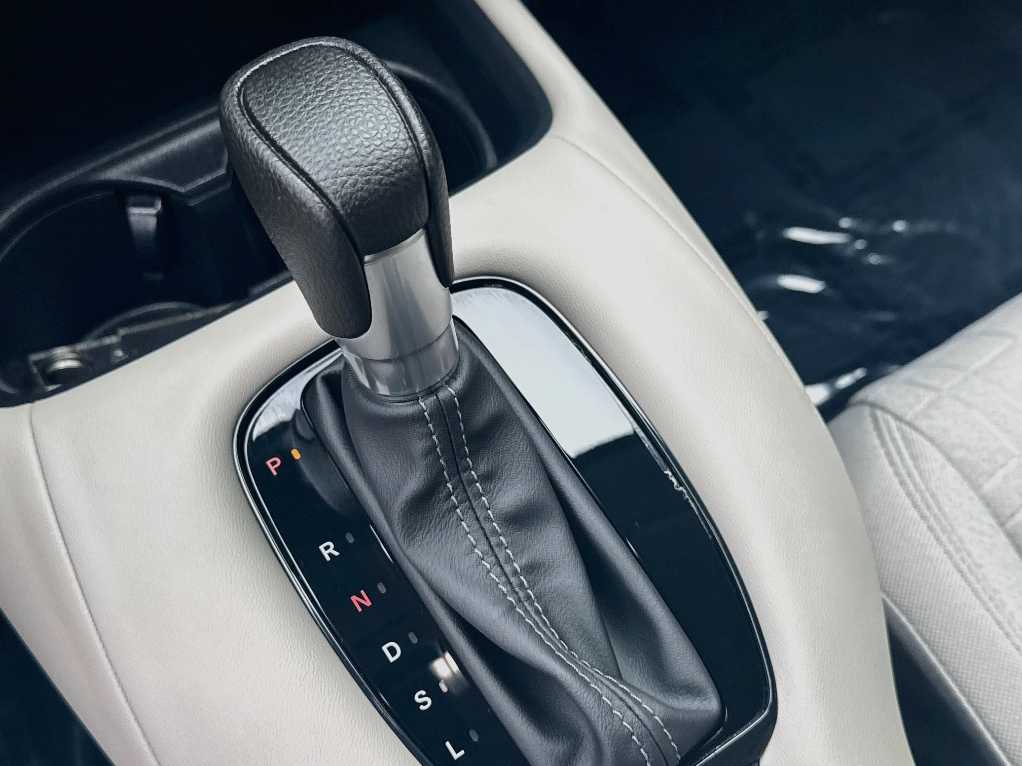 Used 2025 Honda HR-V LX image 13